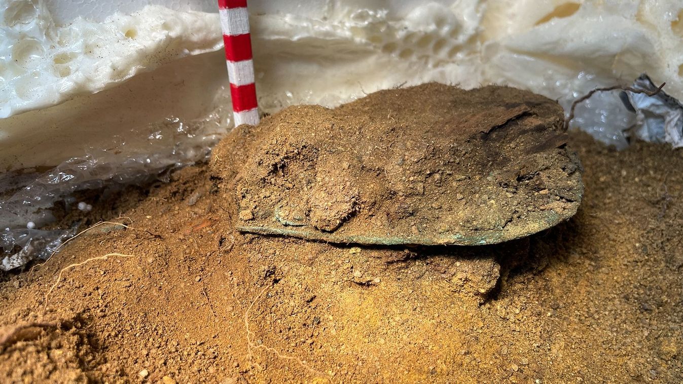 Csomádi tarsolylemez